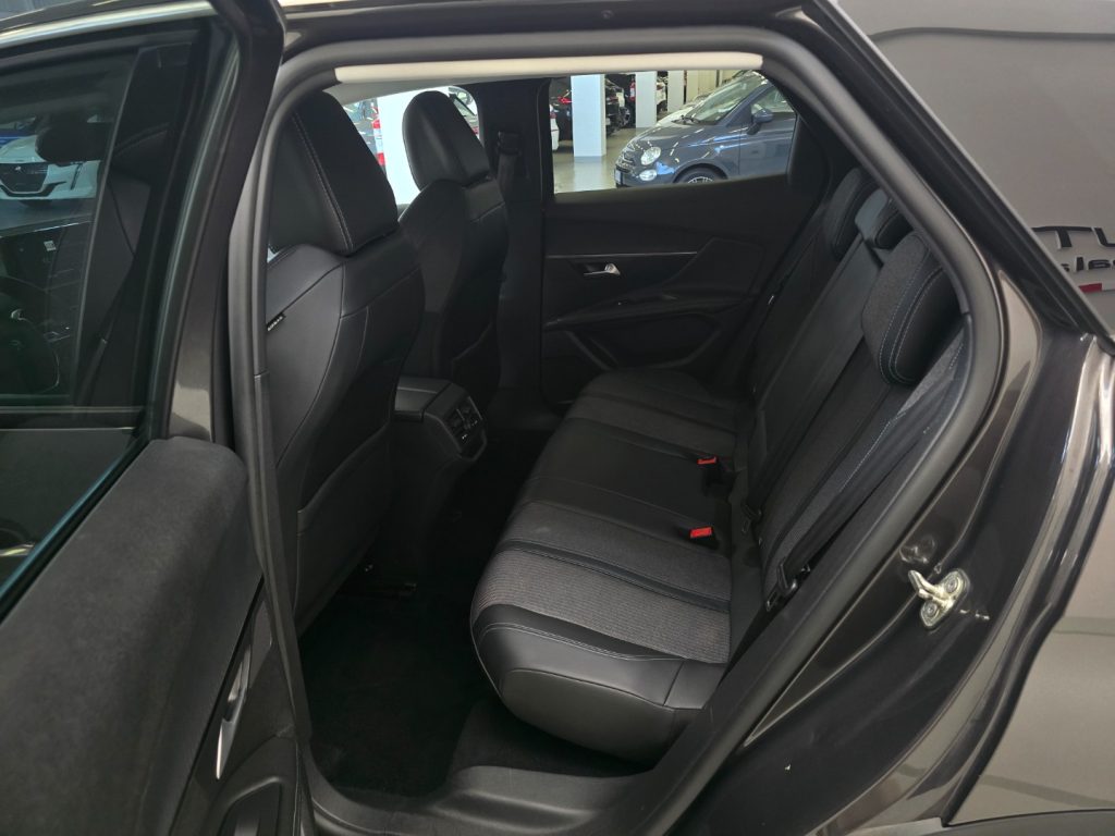 PEUGEOT 3008 BlueHDi 130 S&S EAT8 Allure - 11