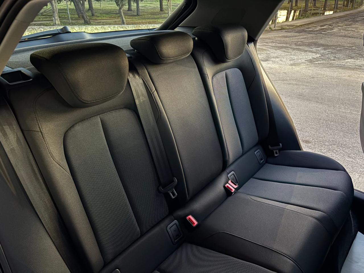 AUDI Q2 30 TDI S tronic Business Plus - 18