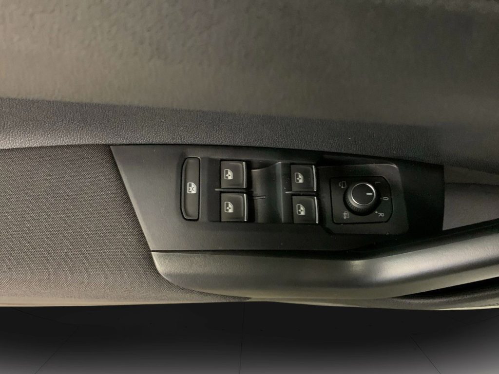 VOLKSWAGEN Taigo R-Line Plus 1.0 TSI 85 kW (115 CV) DSG - 20