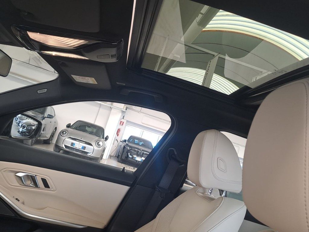 BMW 330 d 48V xDrive Touring Msport Aut. + Tetto apr. - 8