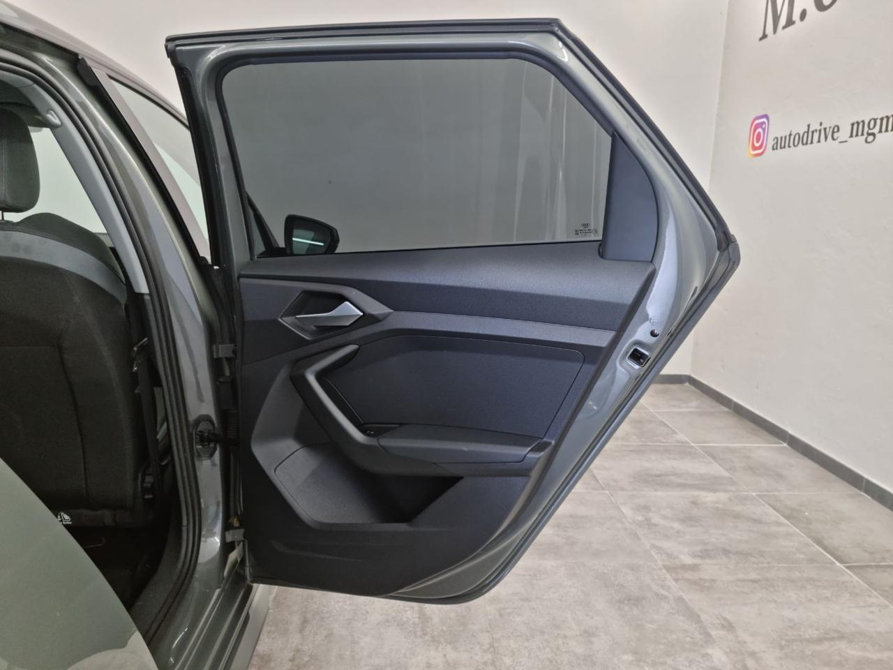 AUDI A1 SPB 25 TFSI S tronic Identity Black SLINE - 29