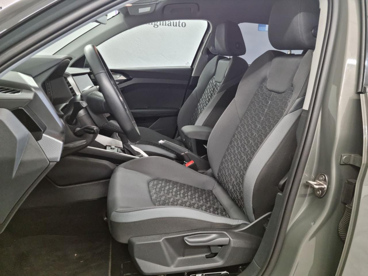 AUDI A1 SPB 25 TFSI S tronic Identity Black SLINE - 27