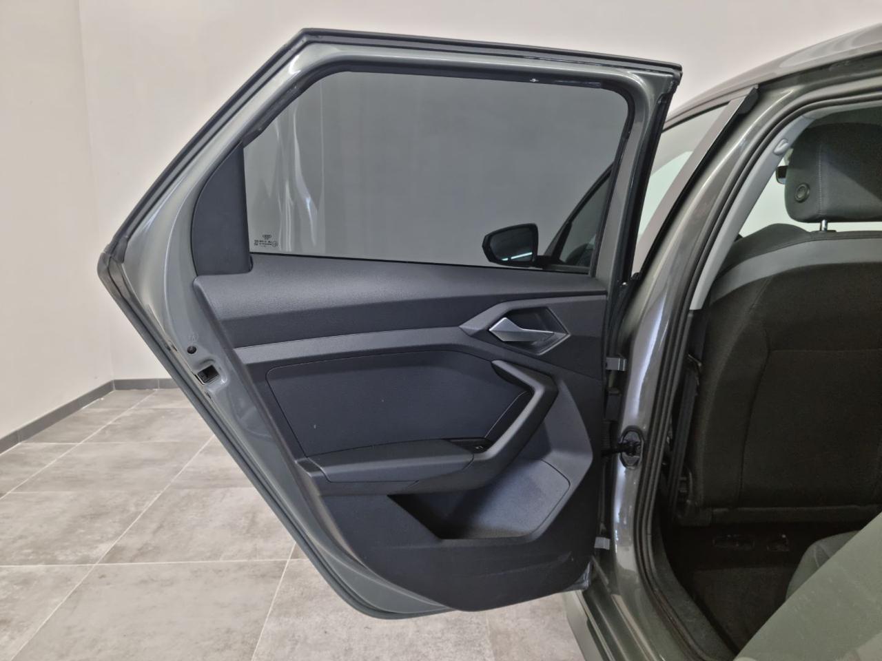 AUDI A1 SPB 25 TFSI S tronic Identity Black SLINE - 28