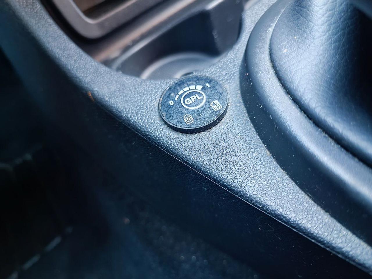 DACIA Duster 1.6 115CV Start&Stop 4x2 GPL Lauréate - 4