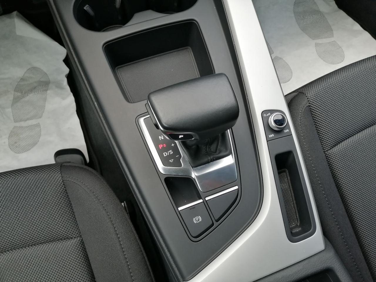 AUDI A4 Avant 40 TDI S tronic Business Advanced - 19