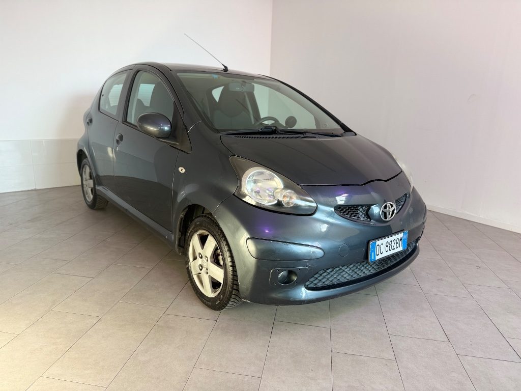 TOYOTA Aygo 1.0 12V VVT-i 5 porte Sol - 2