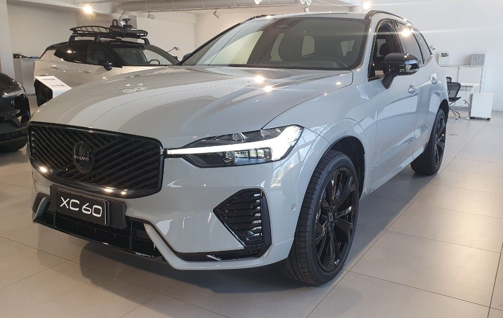 VOLVO XC60 B5 AWD automatico Plus Black Edition - Foto 1