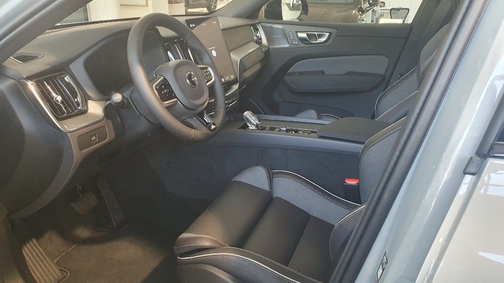 VOLVO XC60 B5 AWD automatico Plus Black Edition - Foto 5