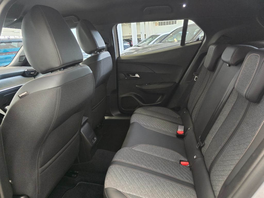 PEUGEOT 2008 PureTech 100 S&S Allure - 22