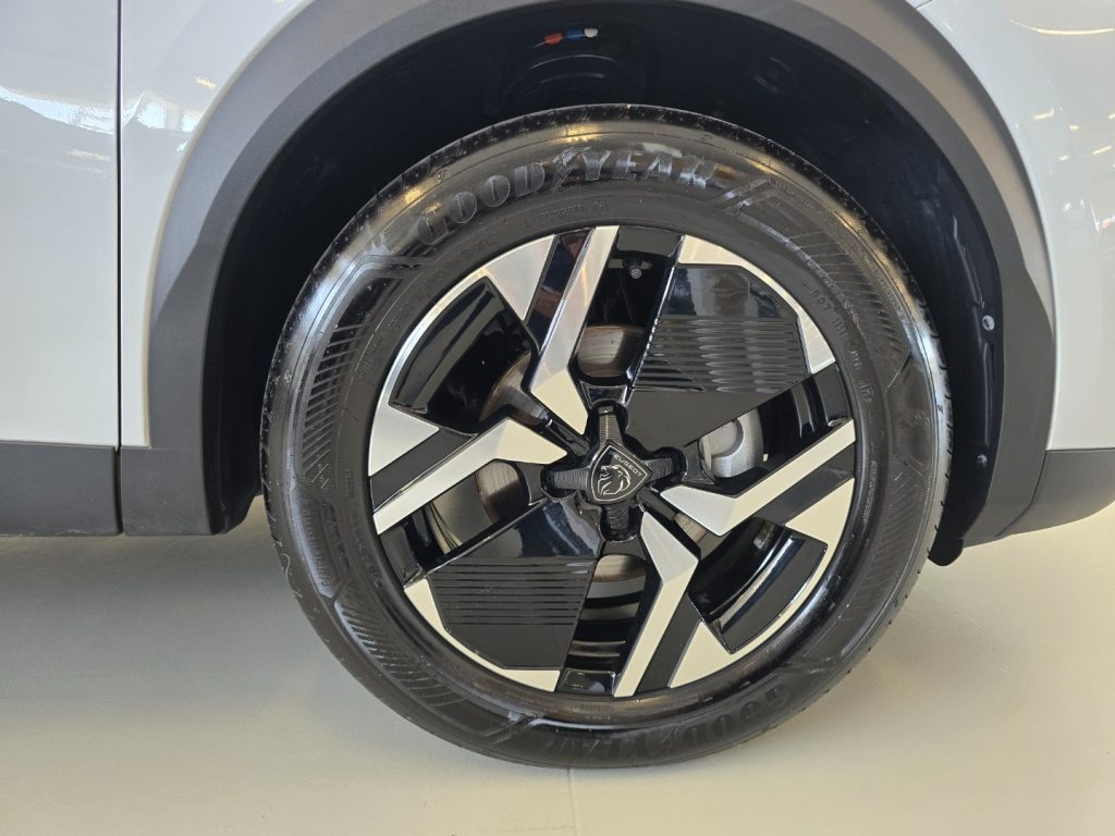 PEUGEOT 2008 PureTech 100 S&S Allure - 28