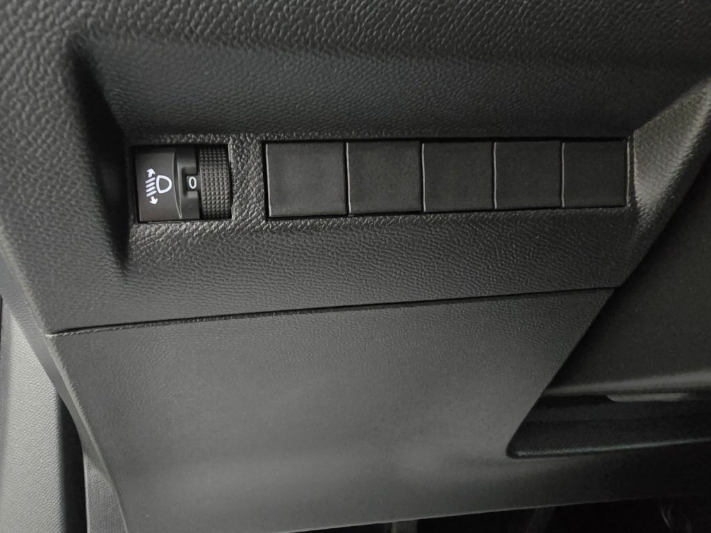 PEUGEOT 2008 PureTech 100 S&S Allure - 18