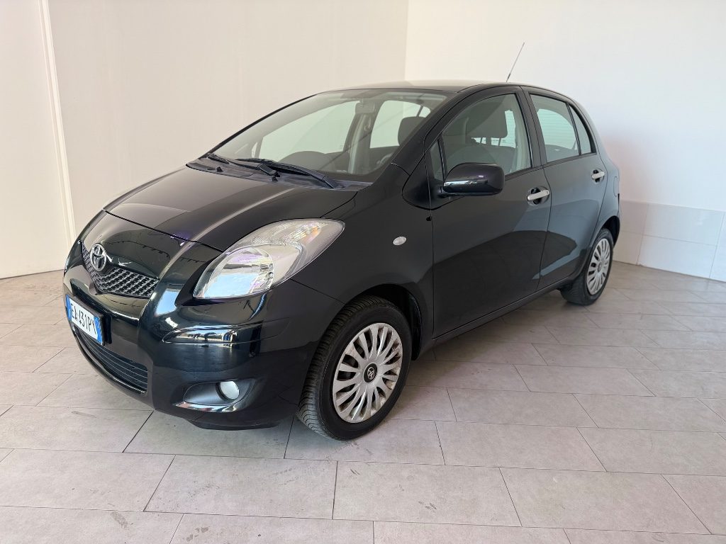 TOYOTA Yaris 1.0 5 p. - 3