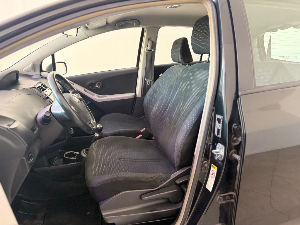 TOYOTA Yaris 1.0 5 p. - 5