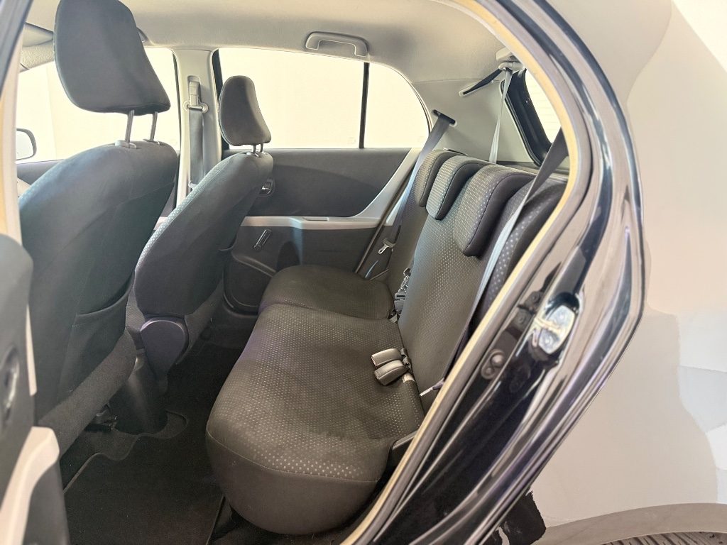 TOYOTA Yaris 1.0 5 p. - 6