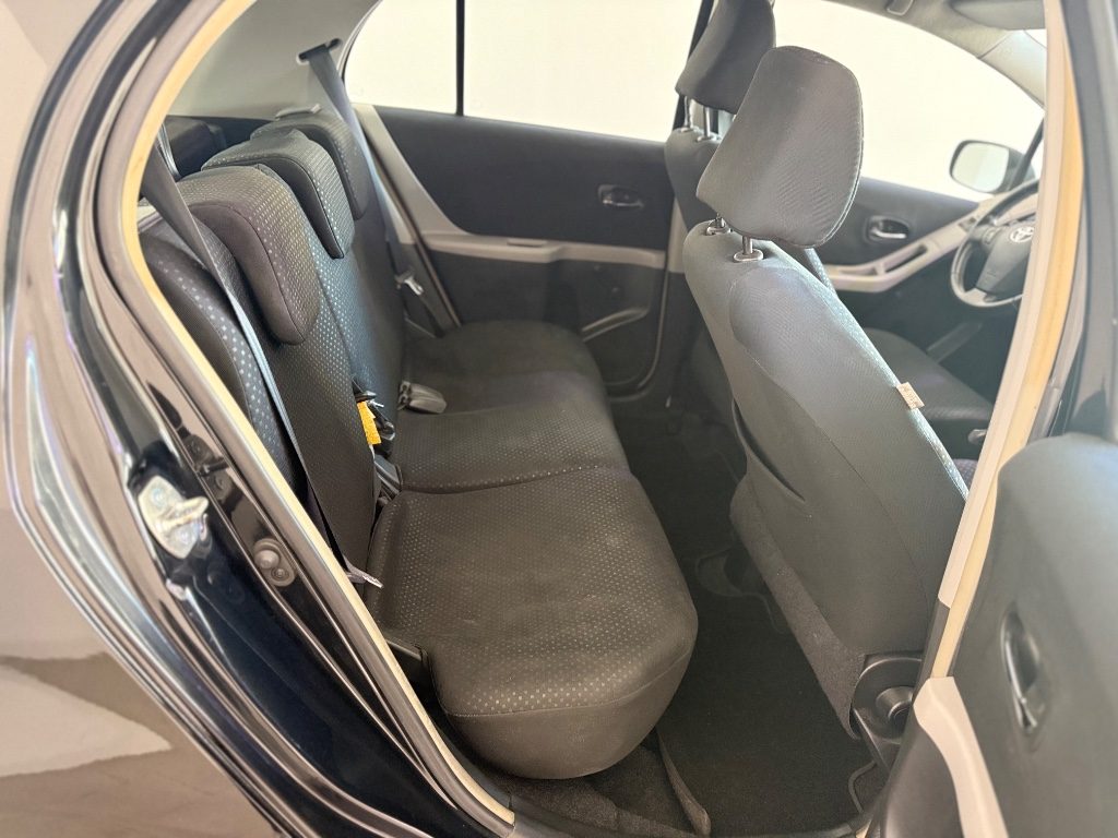 TOYOTA Yaris 1.0 5 p. - 7