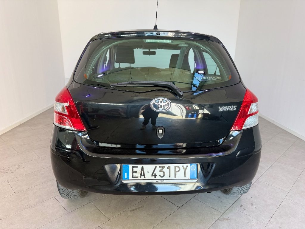TOYOTA Yaris 1.0 5 p. - 9