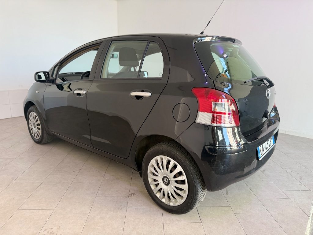 TOYOTA Yaris 1.0 5 p. - 10