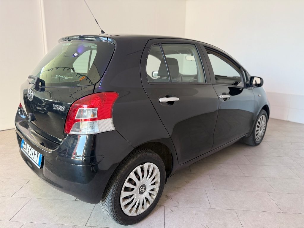 TOYOTA Yaris 1.0 5 p. - 11