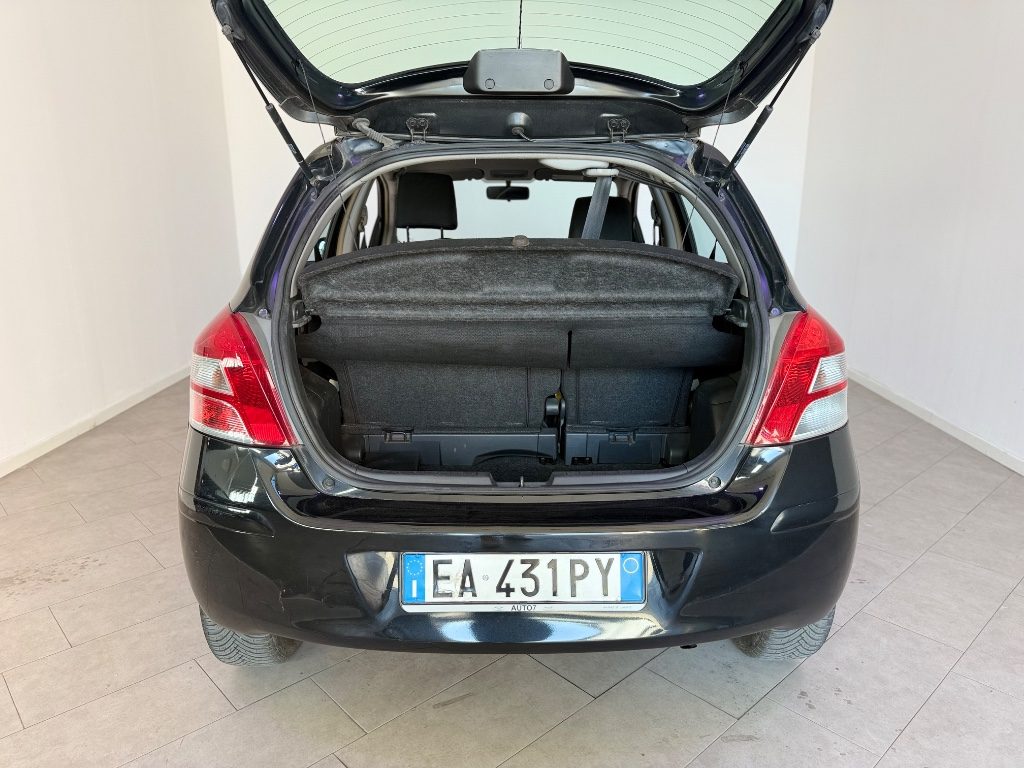 TOYOTA Yaris 1.0 5 p. - 12