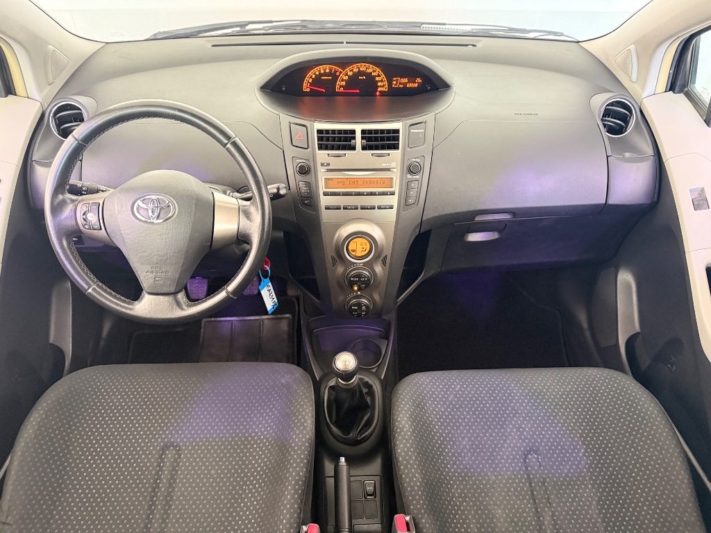 TOYOTA Yaris 1.0 5 p. - 13