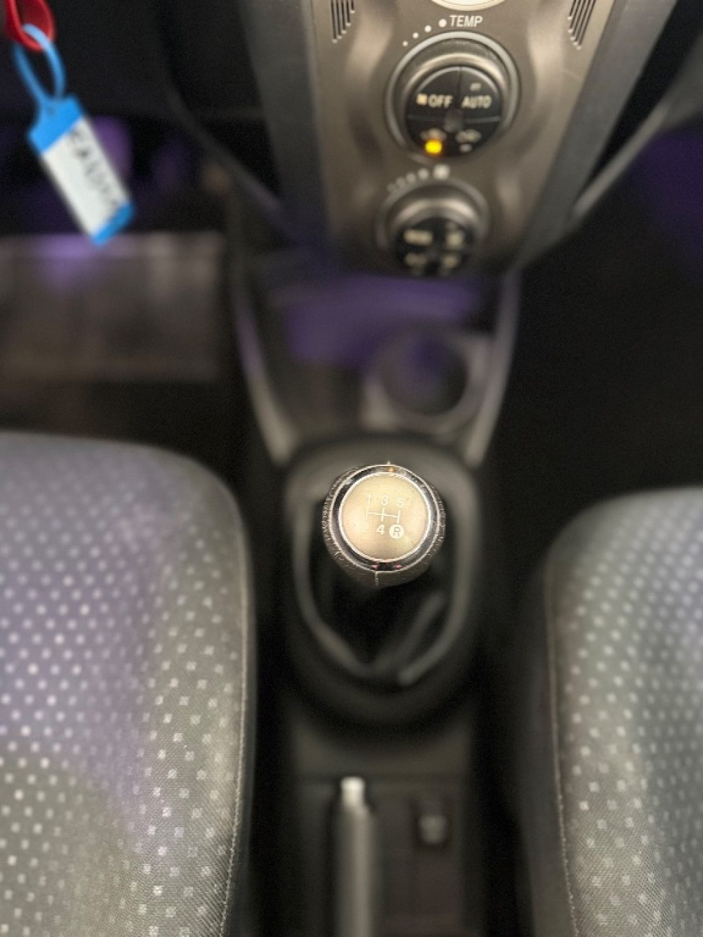 TOYOTA Yaris 1.0 5 p. - 16