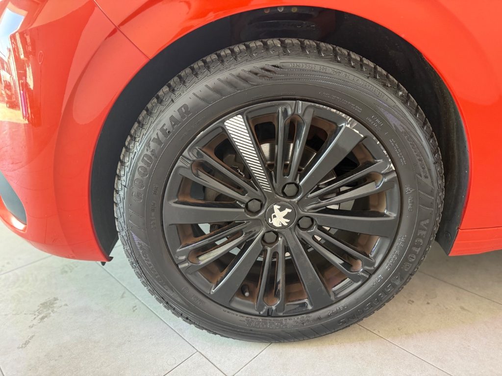 PEUGEOT 208 1° serie BlueHDi 75 5 porte Allure - 4