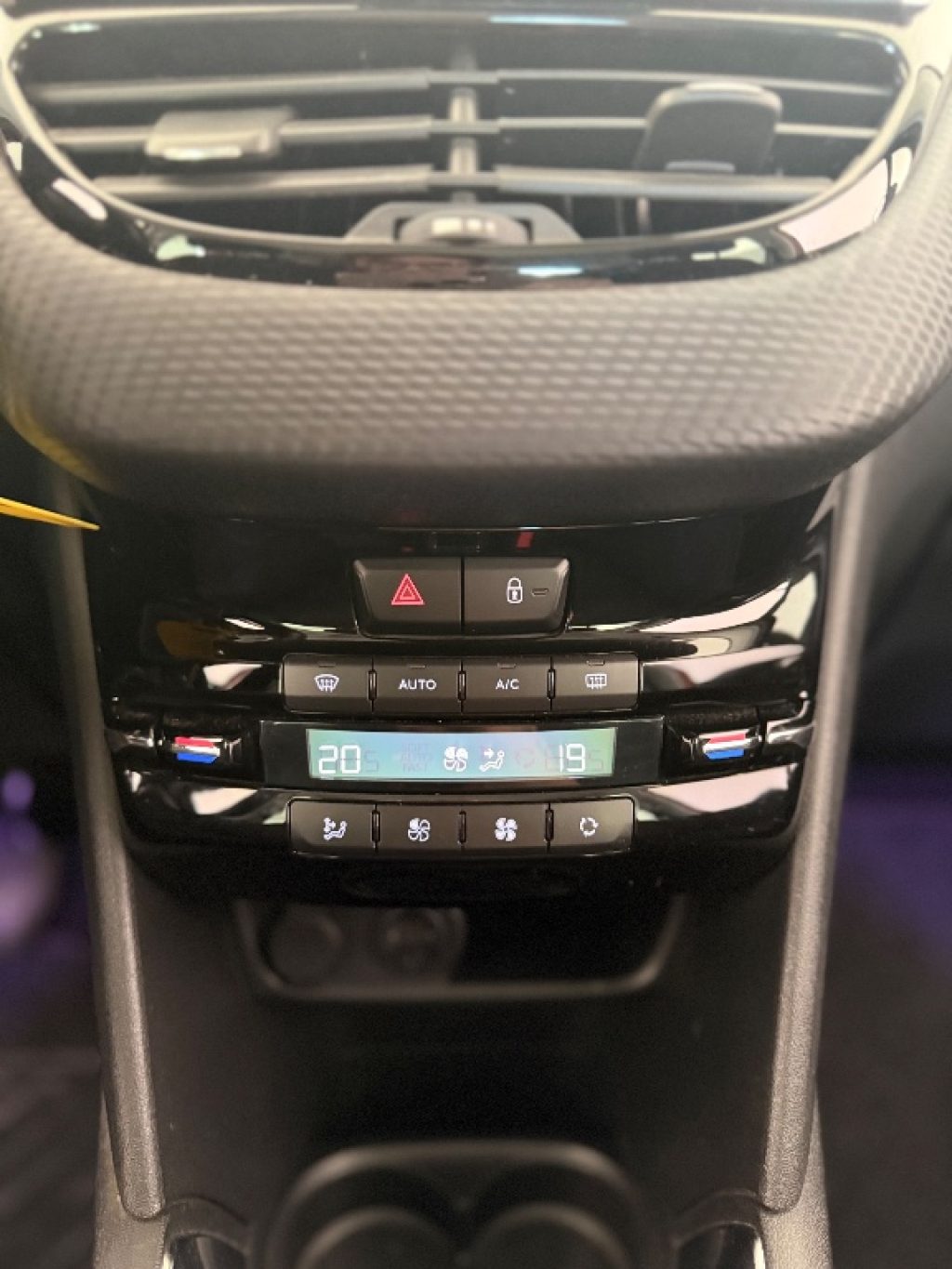 PEUGEOT 208 1° serie BlueHDi 75 5 porte Allure - 17