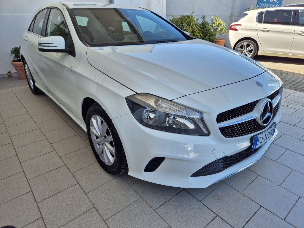 MERCEDES-BENZ A 160 d Automatic Premium - 2