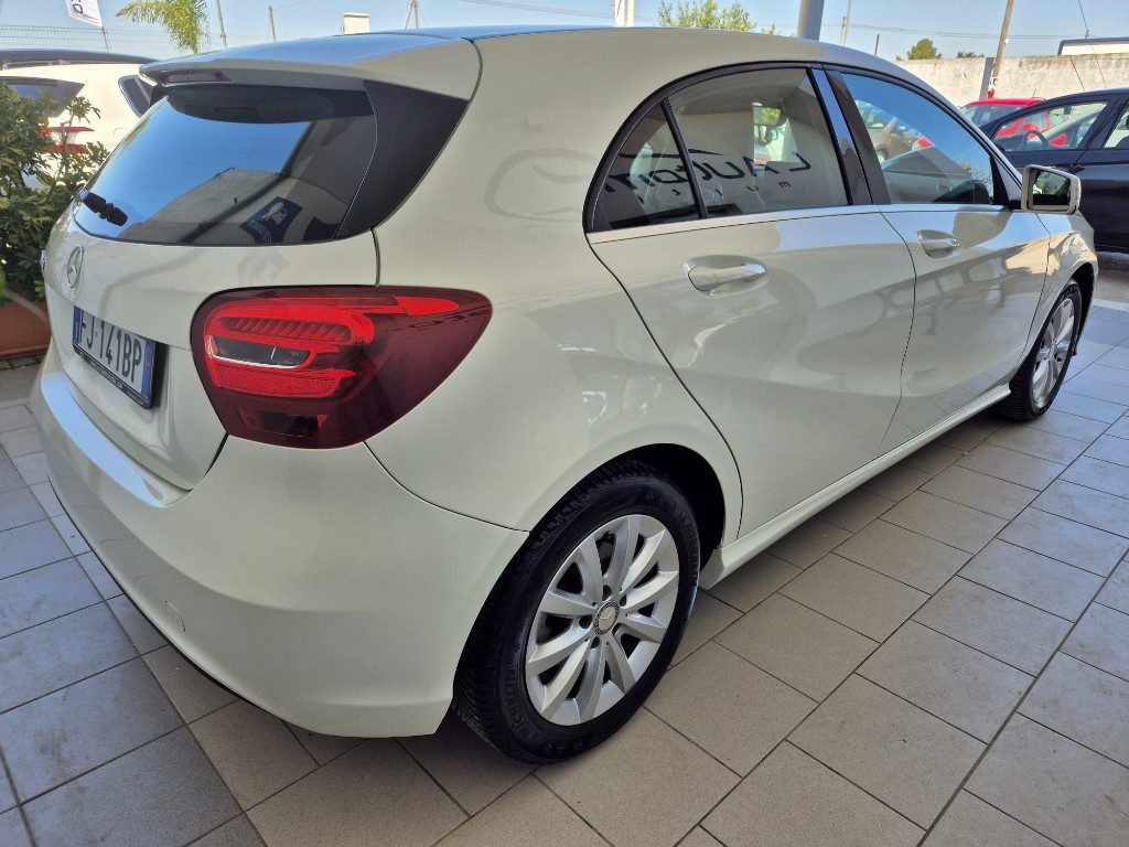 MERCEDES-BENZ A 160 d Automatic Premium - 3