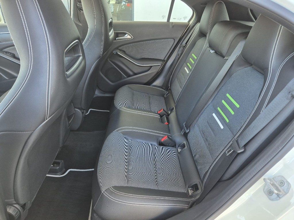 MERCEDES-BENZ A 160 d Automatic Premium - 8