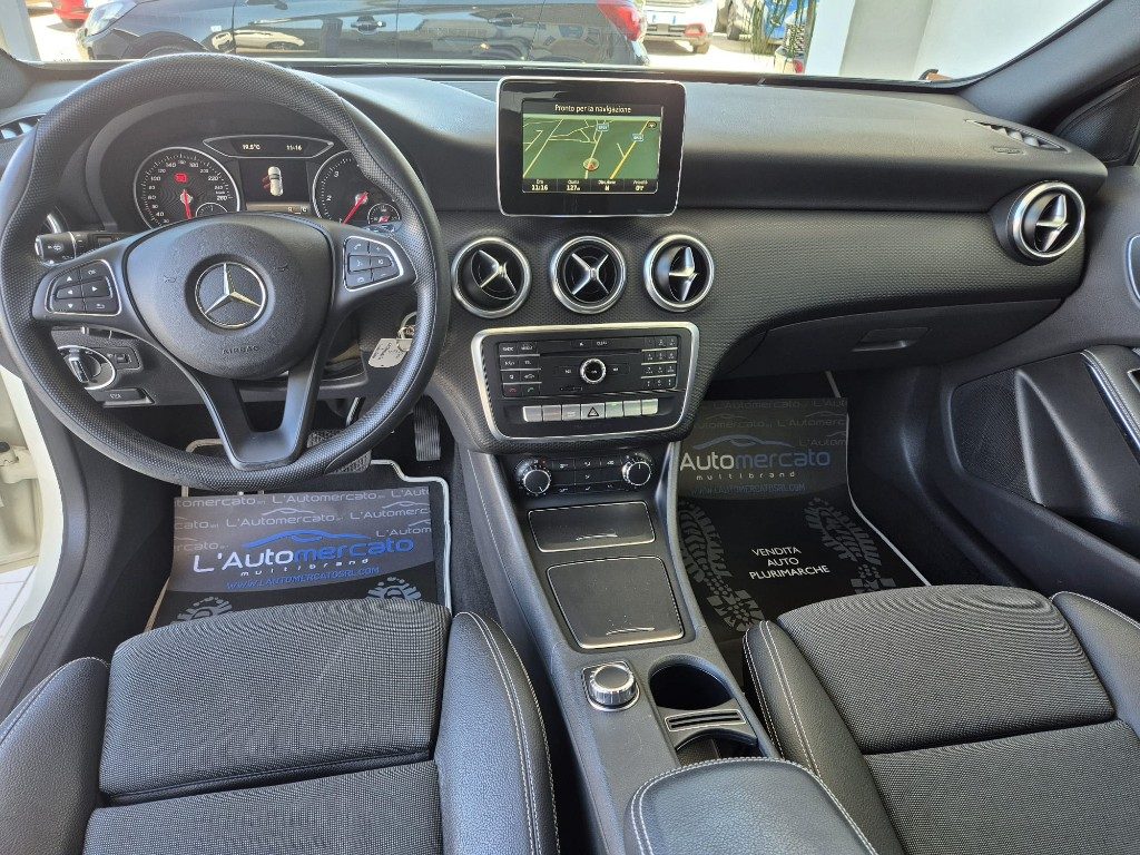 MERCEDES-BENZ A 160 d Automatic Premium - 10