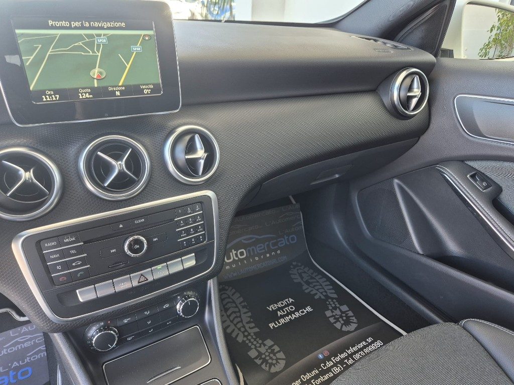MERCEDES-BENZ A 160 d Automatic Premium - 12