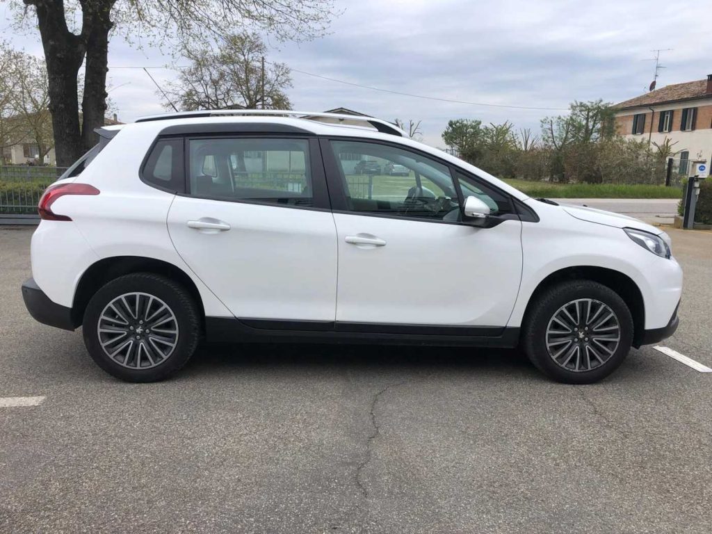 PEUGEOT 2008 1° serie PureTech 82 Allure - 5