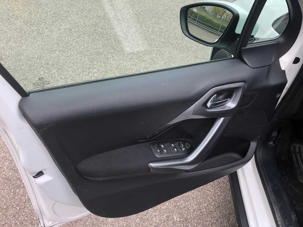 PEUGEOT 2008 1° serie PureTech 82 Allure - 12