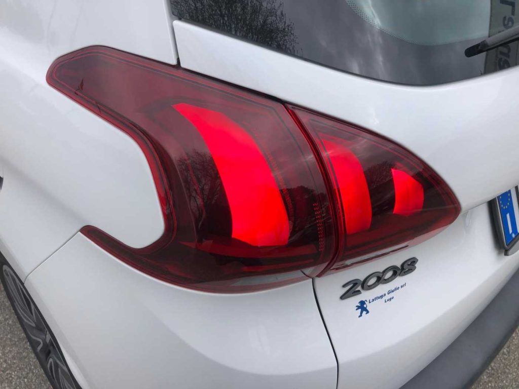 PEUGEOT 2008 1° serie PureTech 82 Allure - 19