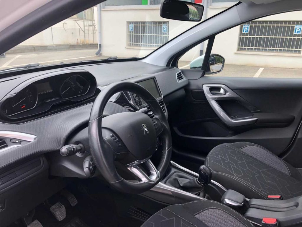 PEUGEOT 2008 1° serie PureTech 82 Allure - 10