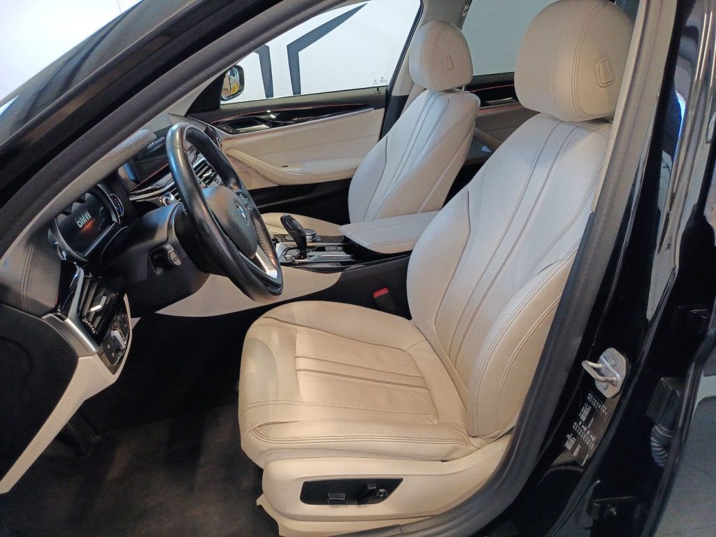 BMW 520 520d Touring Luxury auto - 8