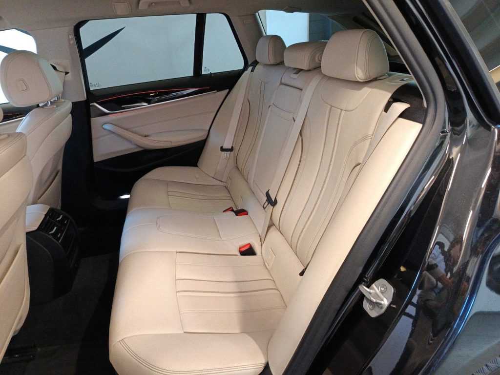 BMW 520 520d Touring Luxury auto - 9