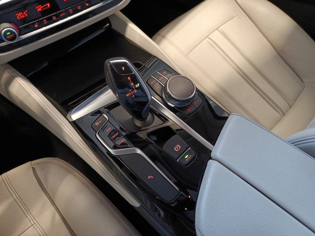 BMW 520 520d Touring Luxury auto - 14