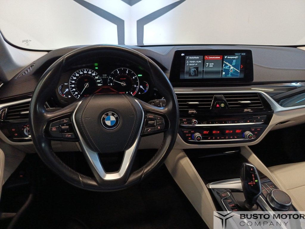 BMW 520 520d Touring Luxury auto PROMO VALIDA CON FINANZIA - 11