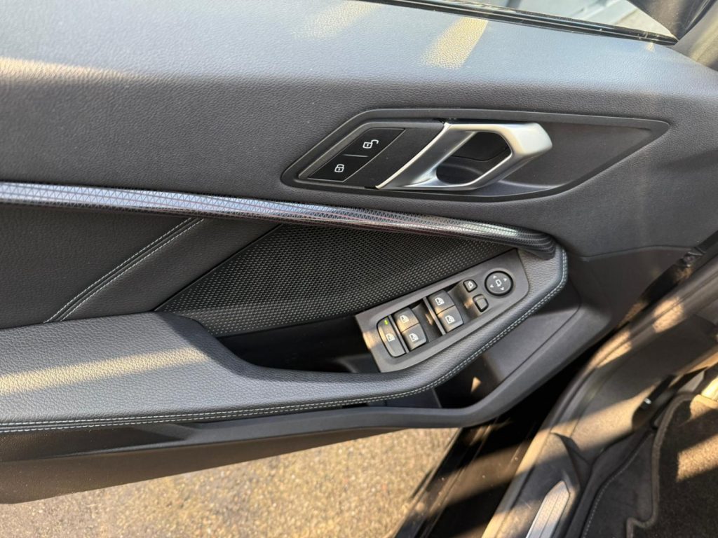 BMW 118 i 5p. Colorvision Edition Msport - 25