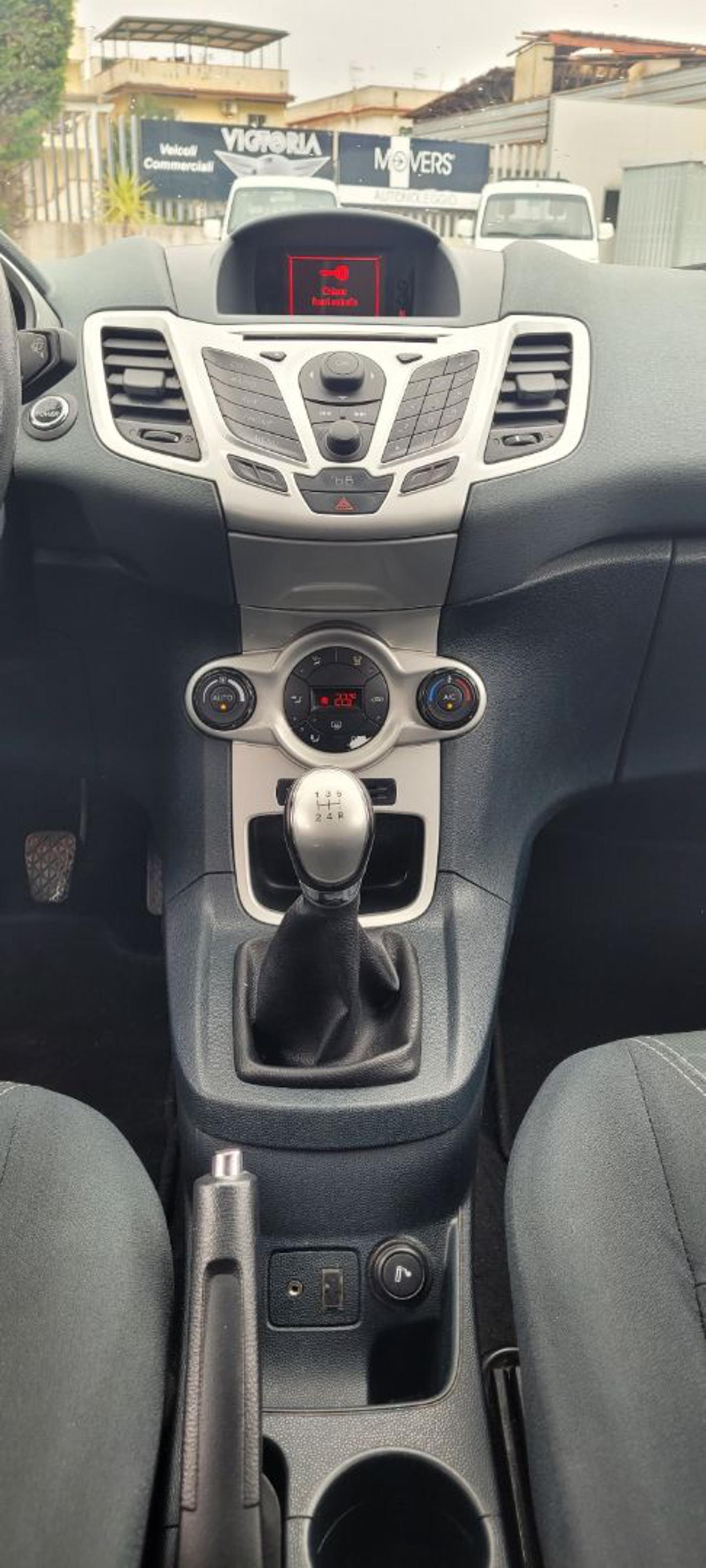 FORD Fiesta 1.4 TDCi 70CV 5 porte Titanium - 9