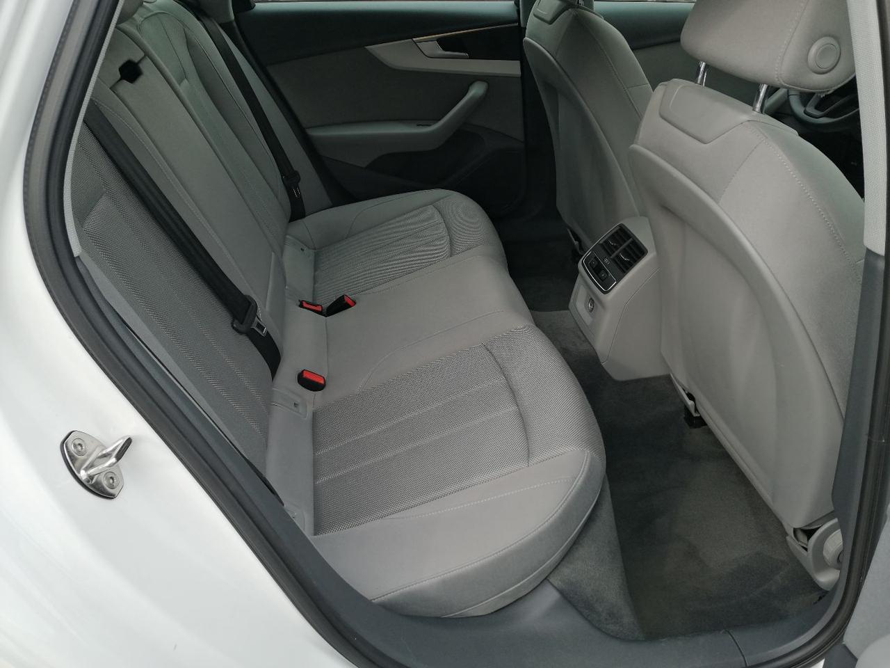 AUDI A4 Avant 35 TDI S tronic S line edition - 11