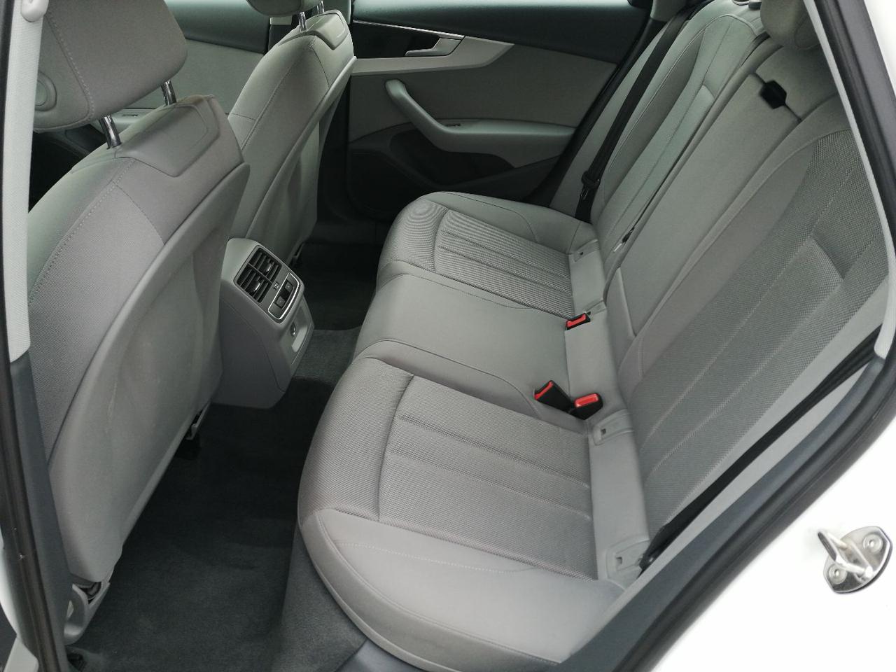 AUDI A4 Avant 35 TDI S tronic S line edition - 9