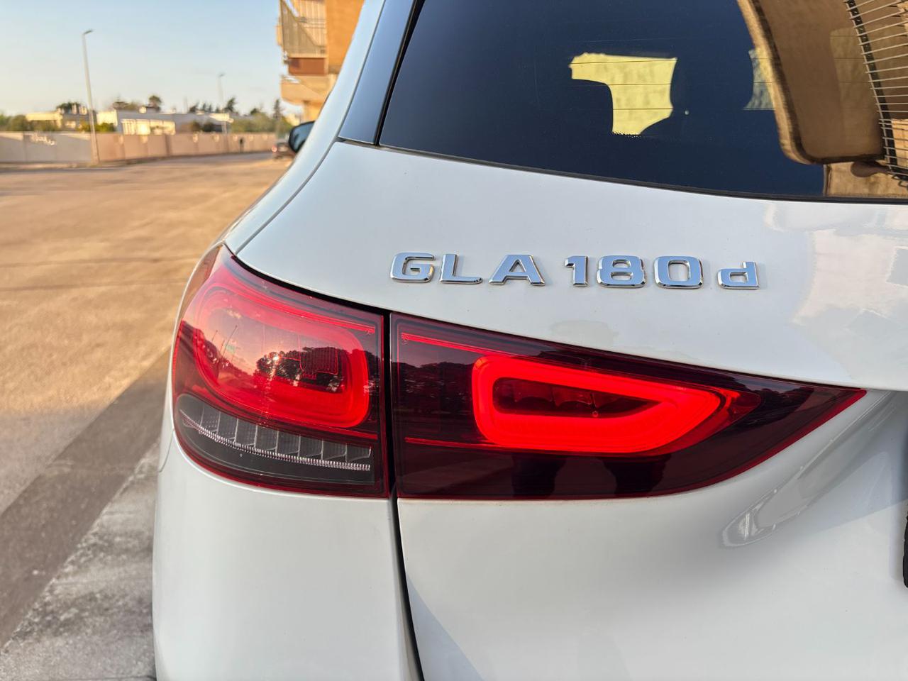 MERCEDES-BENZ GLA 180 d Automatic Sport Plus Pack Night-LUCI AMBIENTE - 35