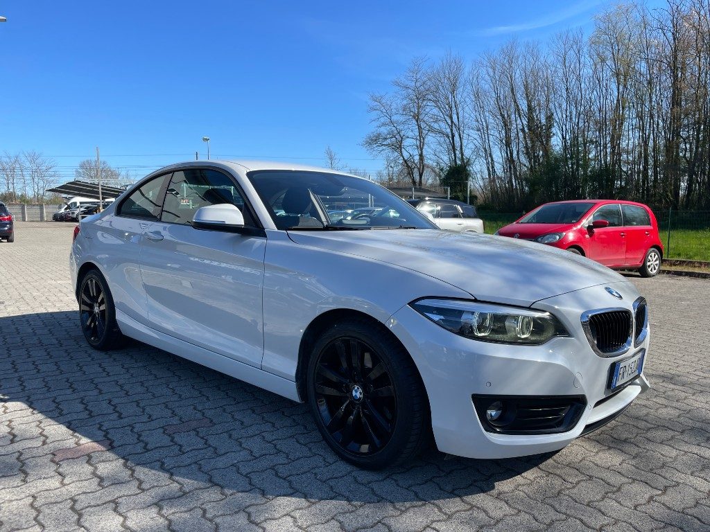 BMW 220 i Coupé Advantage automatica - 3