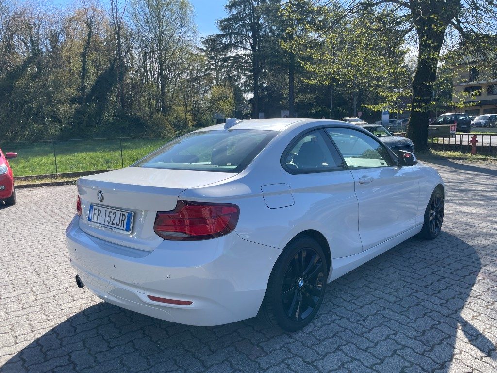 BMW 220 i Coupé Advantage automatica - 4