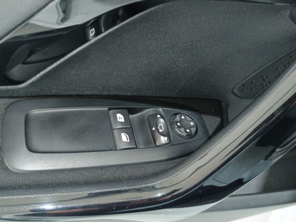 PEUGEOT 208 1° serie BlueHDi 100 S&S 5 porte Allure - 21