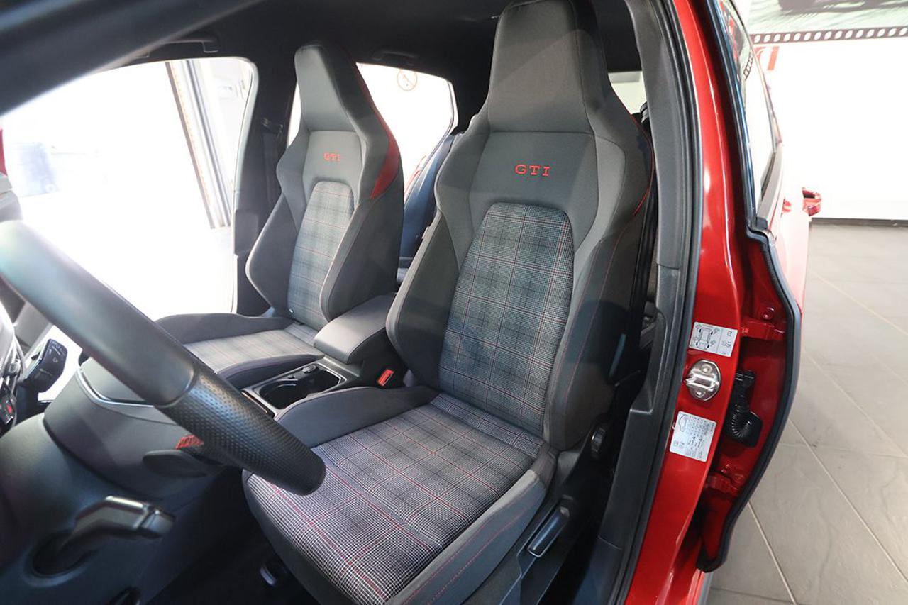 VOLKSWAGEN Golf 2.0 TSI DSG GTI - 17