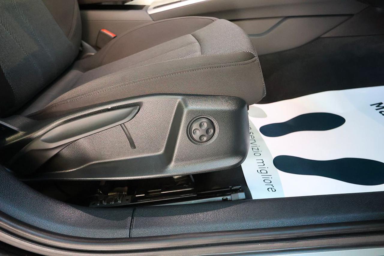 AUDI A4 30 TDI Avant S-Tronic Business Advanced - 40